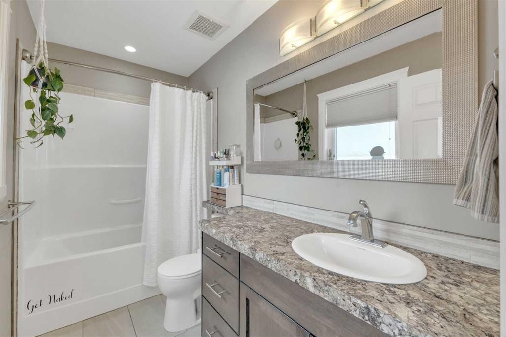 94 Mackenzie Crescent, Lacombe, AB - Indoor Photo Showing Bathroom