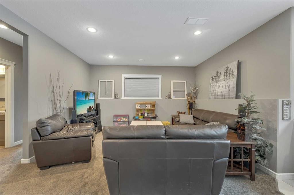 94 Mackenzie Crescent, Lacombe, AB - Indoor