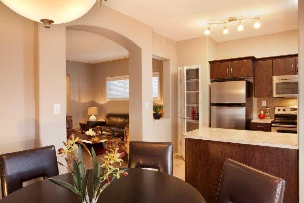 10 Ross Close, Sylvan Lake, AB - Indoor