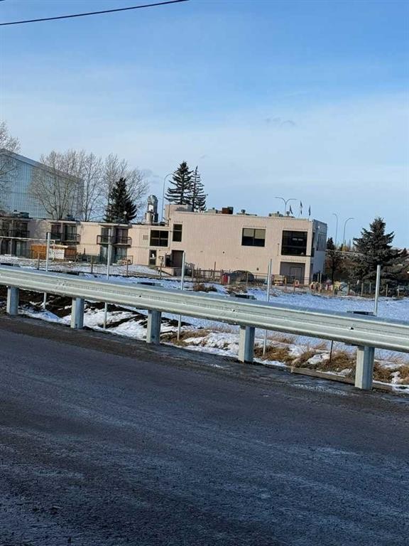 10623 West Valley Road, Calgary, AB