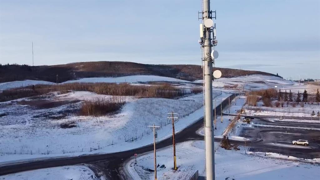 10623 West Valley Road, Calgary, AB