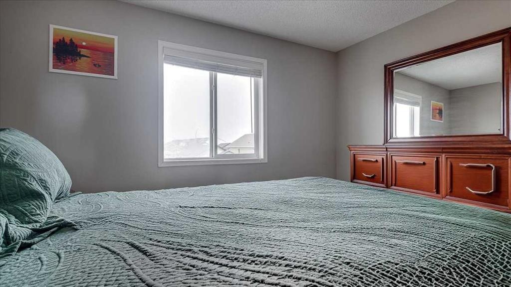 148 Valley Crescent, Blackfalds, AB - Indoor Photo Showing Bedroom