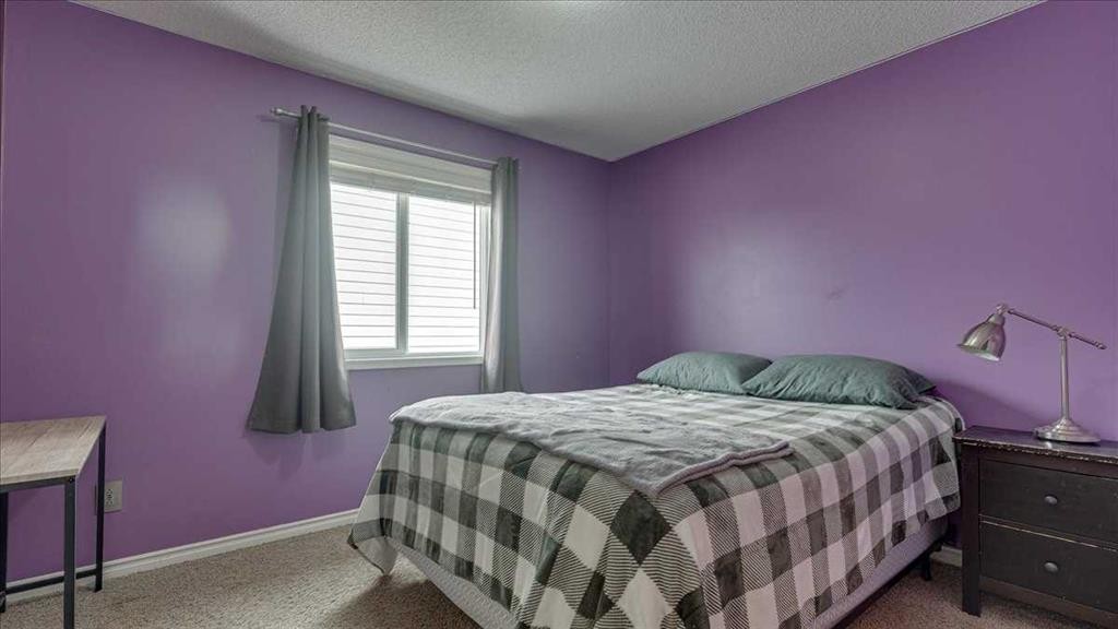 148 Valley Crescent, Blackfalds, AB - Indoor Photo Showing Bedroom