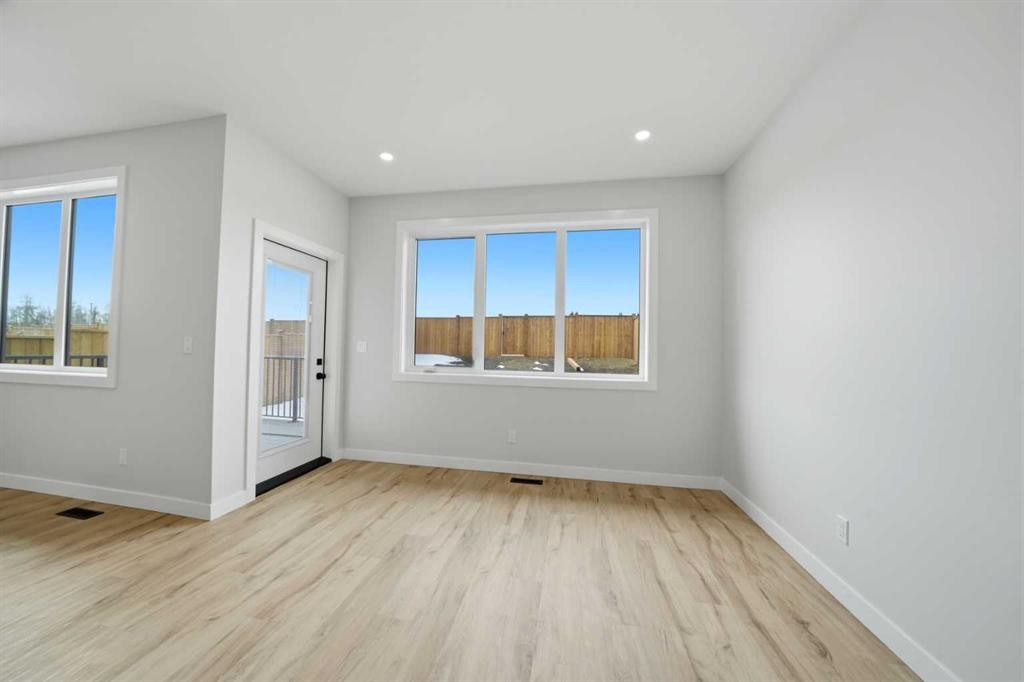 115 Crestview Boulevard, Sylvan Lake, AB - Indoor Photo Showing Other Room