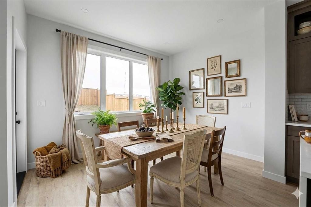 115 Crestview Boulevard, Sylvan Lake, AB - Indoor Photo Showing Dining Room
