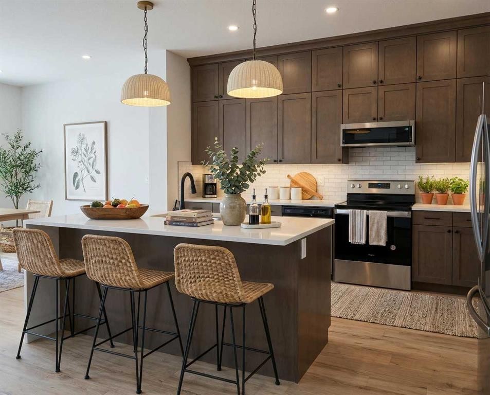 115 Crestview Boulevard, Sylvan Lake, AB - Indoor Photo Showing Kitchen With Stainless Steel Kitchen With Upgraded Kitchen