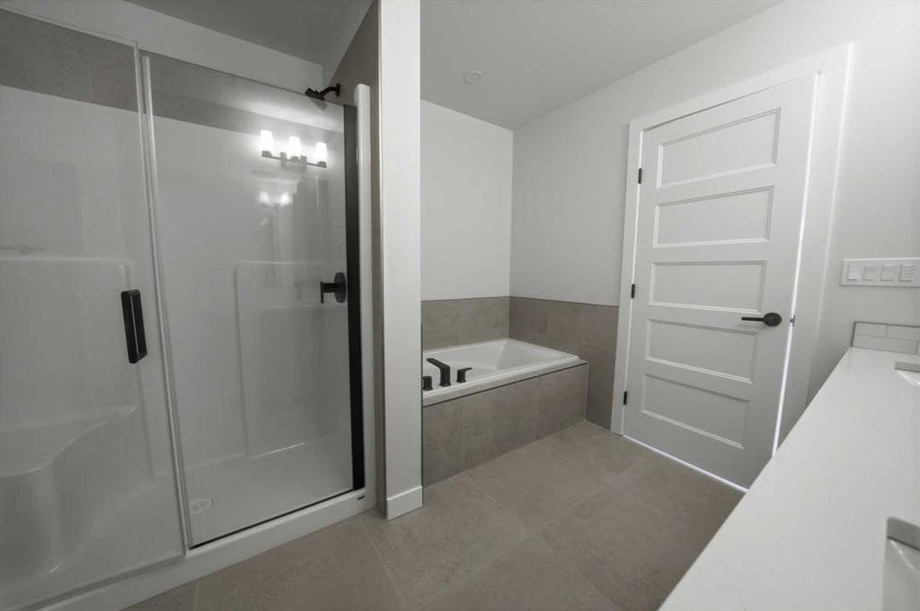 115 Crestview Boulevard, Sylvan Lake, AB - Indoor Photo Showing Bathroom