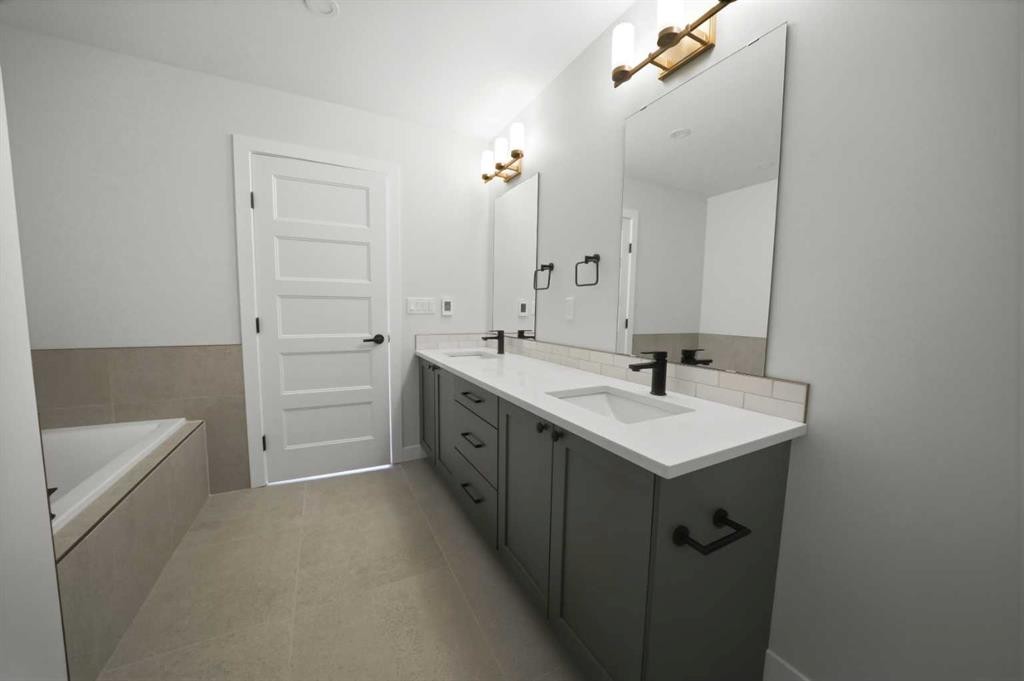 115 Crestview Boulevard, Sylvan Lake, AB - Indoor Photo Showing Bathroom