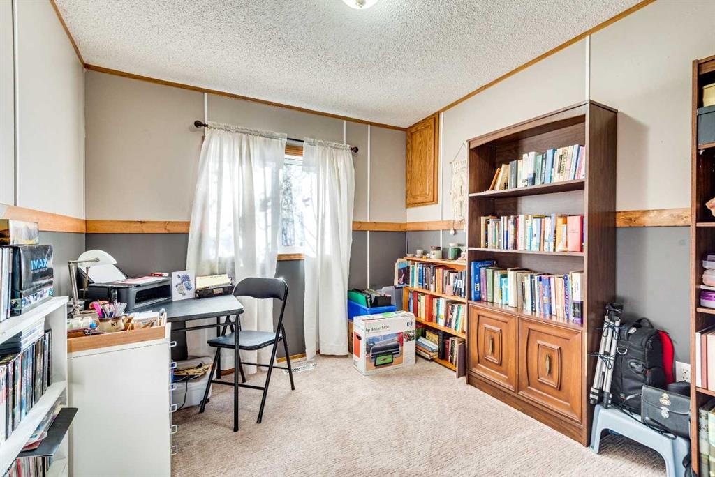 154 Devilder, Trochu, AB - Indoor