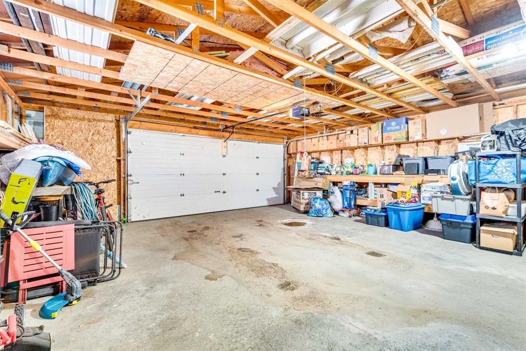 154 Devilder, Trochu, AB - Indoor Photo Showing Garage