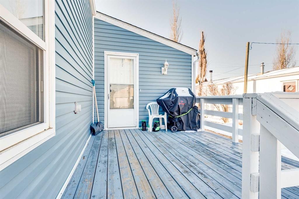 154 Devilder, Trochu, AB - Outdoor With Deck Patio Veranda With Exterior