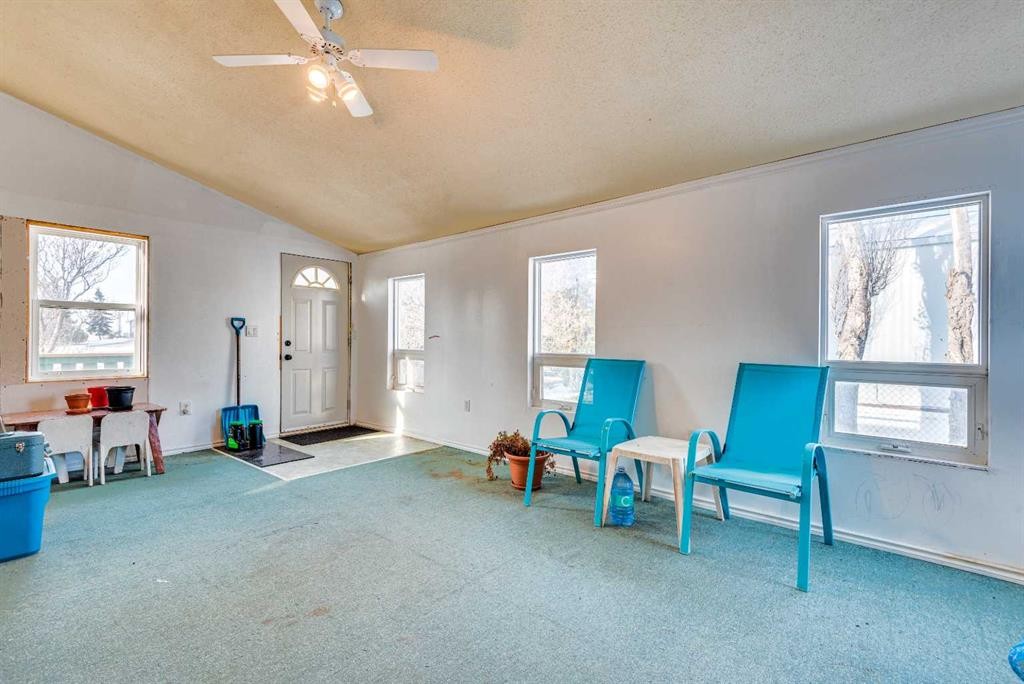 154 Devilder, Trochu, AB - Indoor Photo Showing Other Room