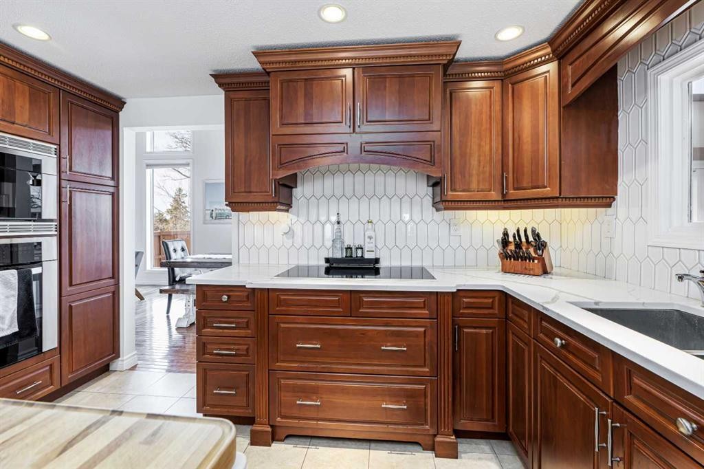 14 Warwick Drive, Red Deer, AB - Indoor Photo Showing Kitchen