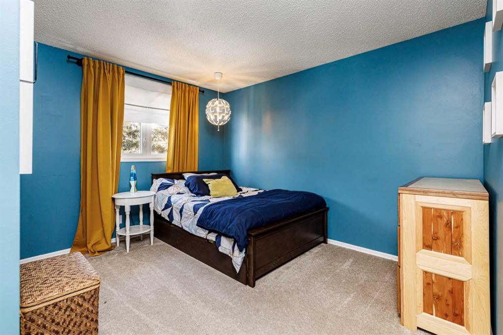 14 Warwick Drive, Red Deer, AB - Indoor Photo Showing Bedroom