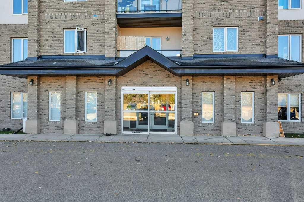 108-80A Kelloway Crescent, Red Deer, AB - Outdoor