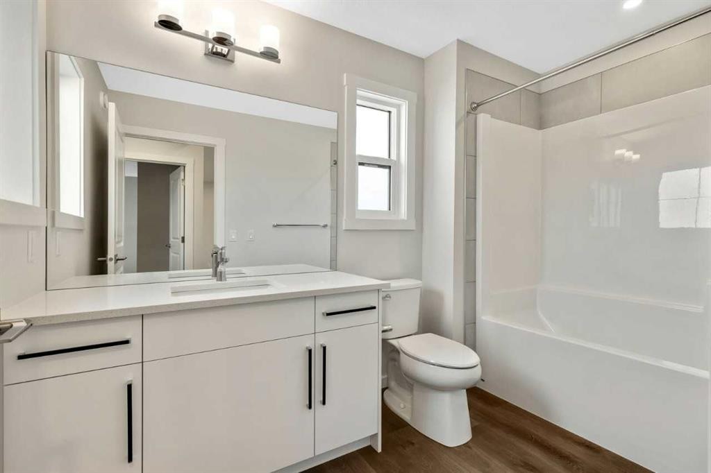 3 Heritage Link, Cochrane, AB - Indoor Photo Showing Bathroom