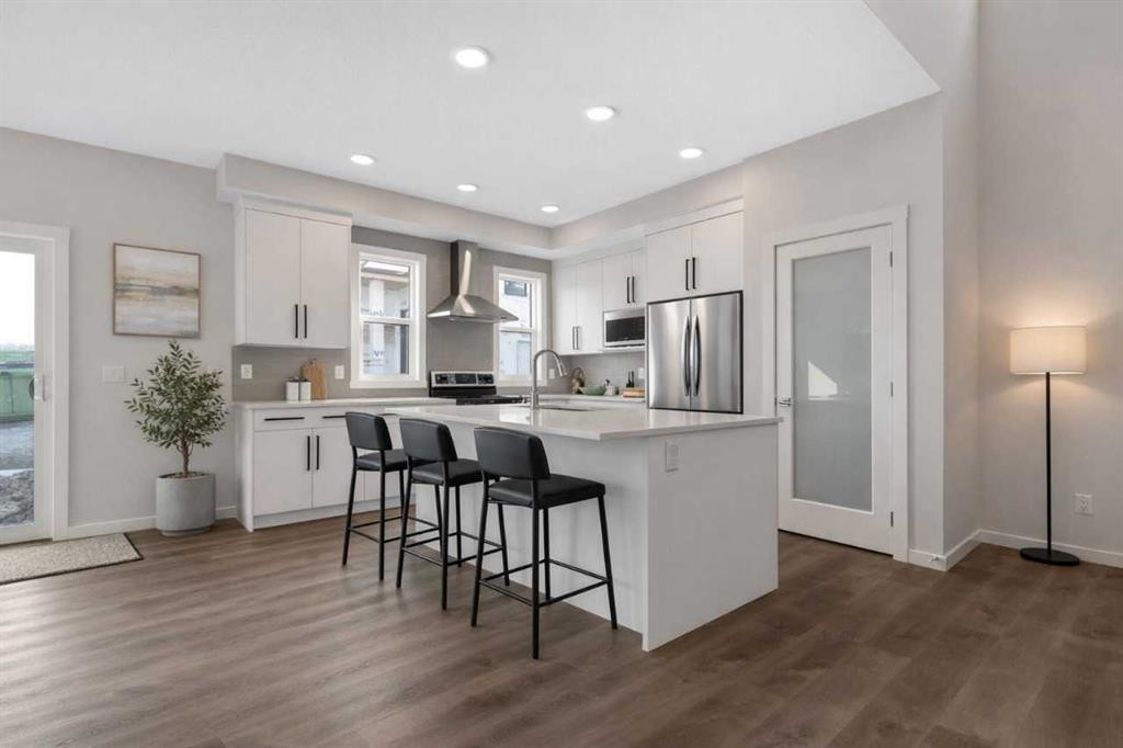 3 Heritage Link, Cochrane, AB - Indoor Photo Showing Kitchen With Upgraded Kitchen