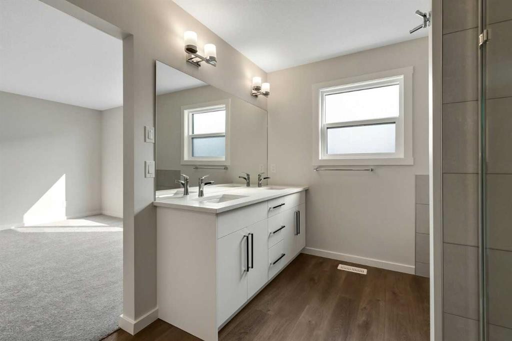 3 Heritage Link, Cochrane, AB - Indoor Photo Showing Bathroom