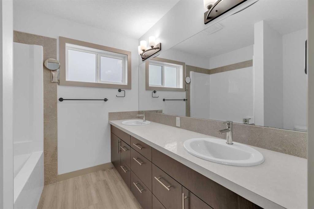 13 Vanson Close, Sylvan Lake, AB - Indoor Photo Showing Bathroom