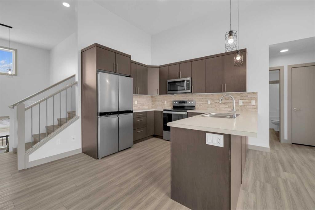 13 Vanson Close, Sylvan Lake, AB - Indoor Photo Showing Kitchen With Upgraded Kitchen