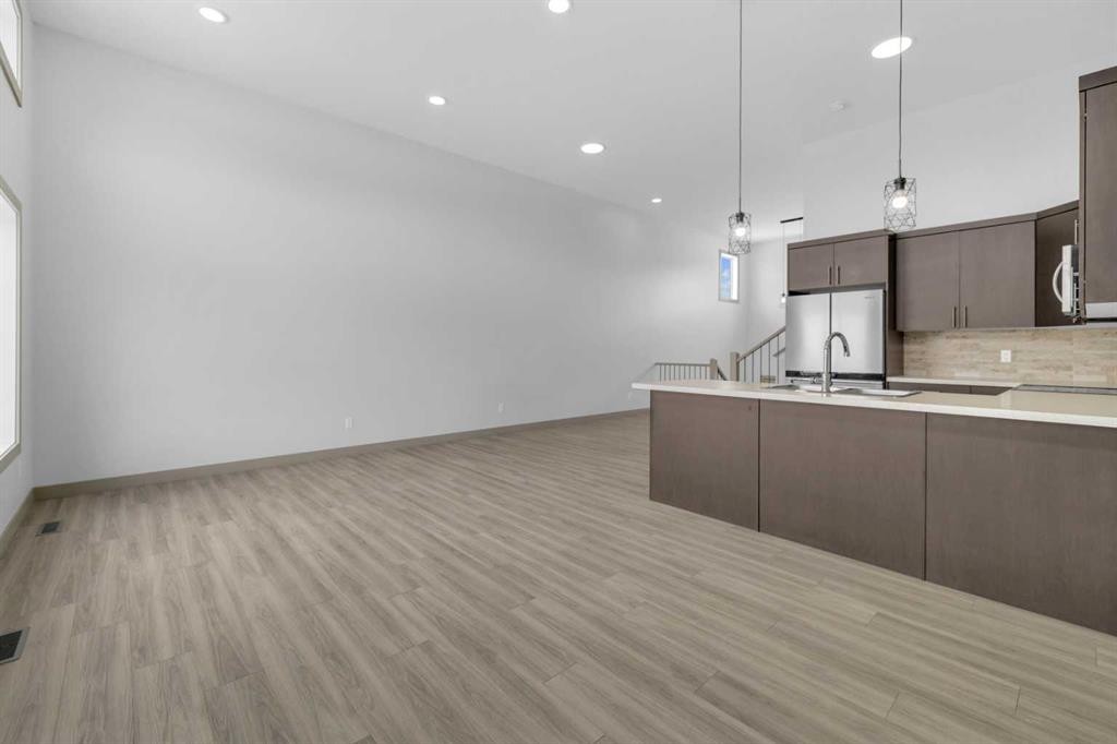 13 Vanson Close, Sylvan Lake, AB - Indoor Photo Showing Kitchen