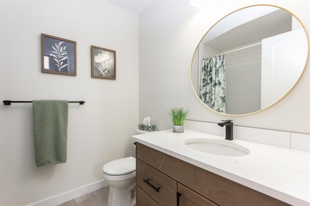 224 Emerald Drive, Red Deer, AB - Indoor Photo Showing Bathroom