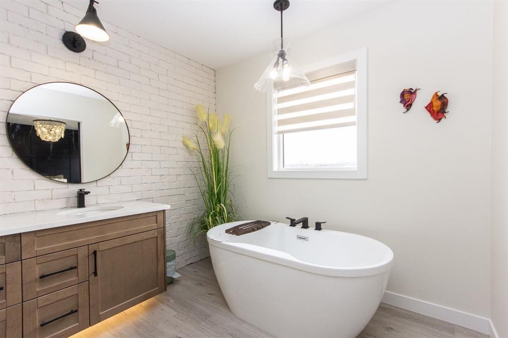 224 Emerald Drive, Red Deer, AB - Indoor Photo Showing Bathroom