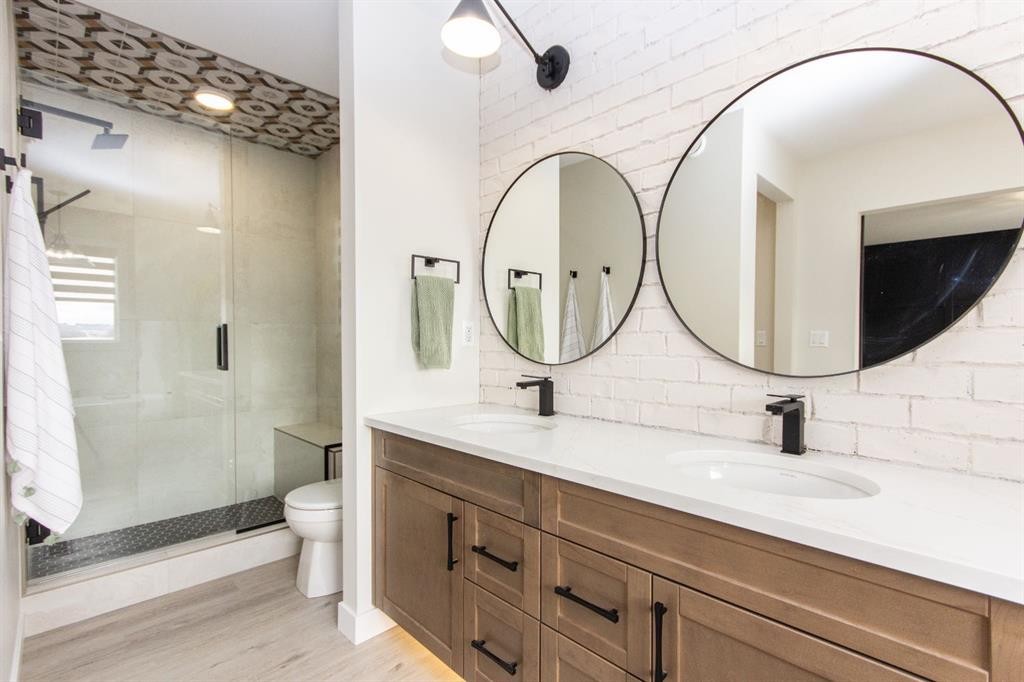 224 Emerald Drive, Red Deer, AB - Indoor Photo Showing Bathroom
