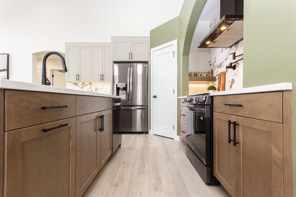 224 Emerald Drive, Red Deer, AB - Indoor Photo Showing Kitchen