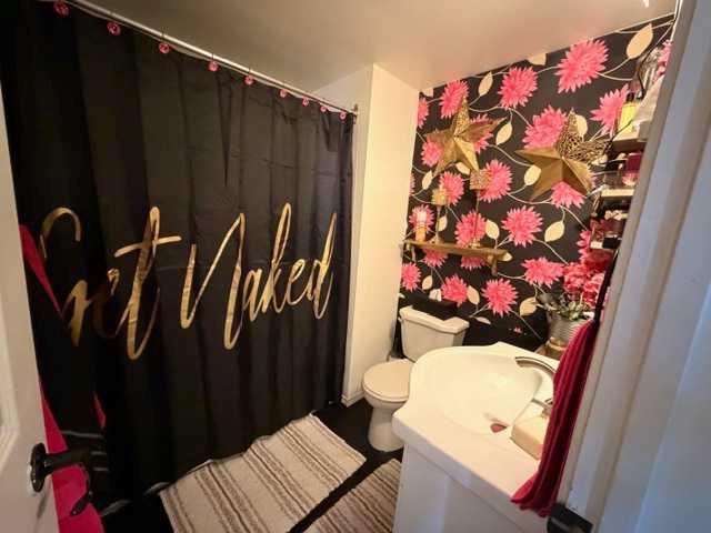 5016 51 Street, Hardisty, AB - Indoor Photo Showing Bathroom