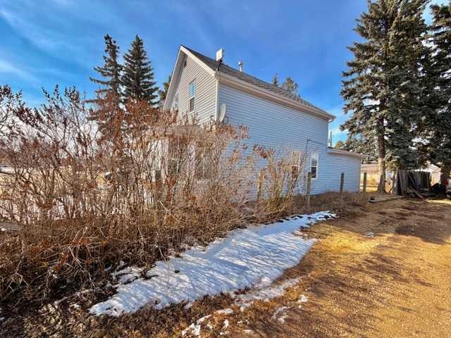 5016 51 Street, Hardisty, AB - Outdoor