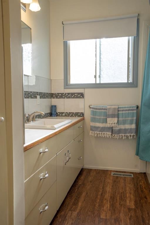 5223 Newson Boulevard, Bashaw, AB - Indoor Photo Showing Bathroom