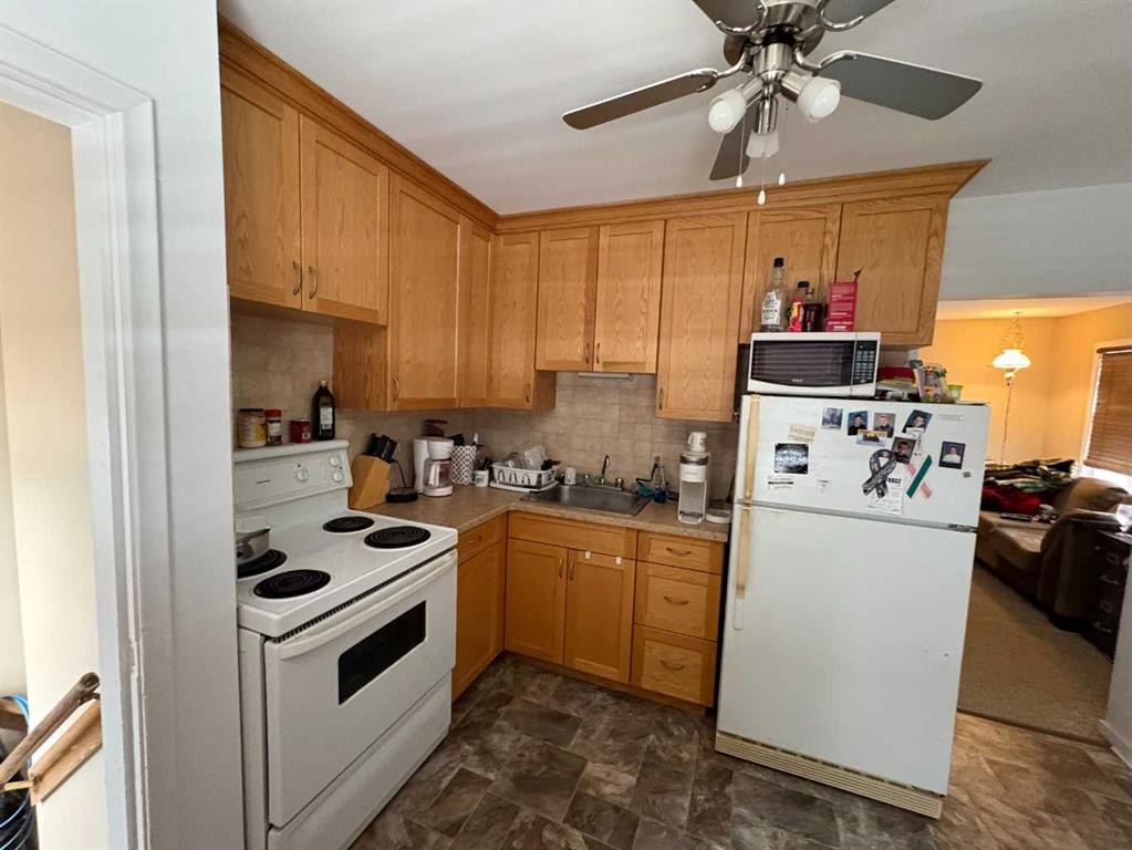 201 A&B First Street, Morrin, AB - Indoor Photo Showing Kitchen With Double Sink