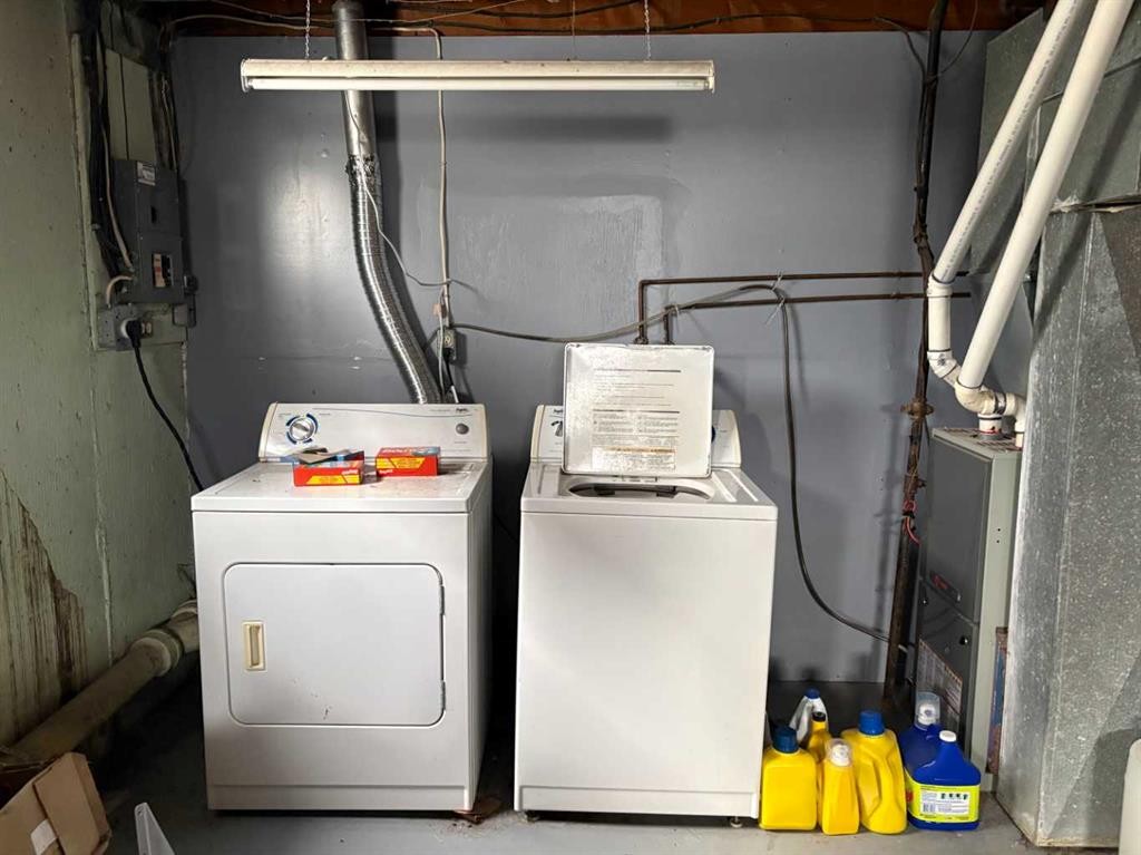 201 A&B First Street, Morrin, AB - Indoor Photo Showing Laundry Room
