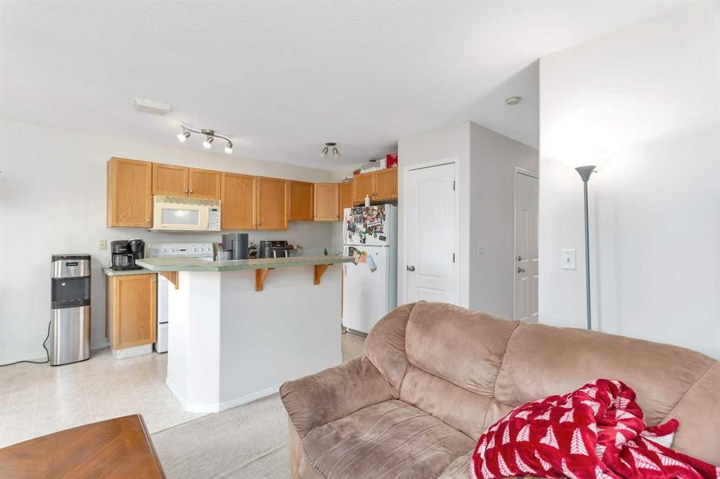 116 Arthur Close, Red Deer, AB - Indoor Photo Showing Kitchen