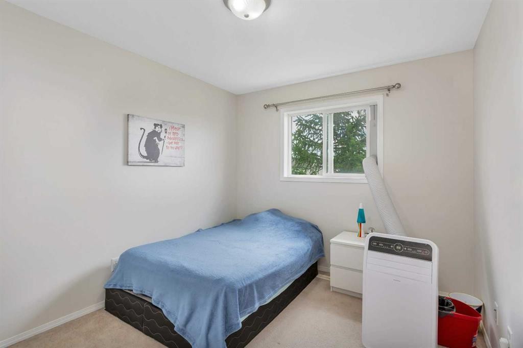 116 Arthur Close, Red Deer, AB - Indoor Photo Showing Bedroom