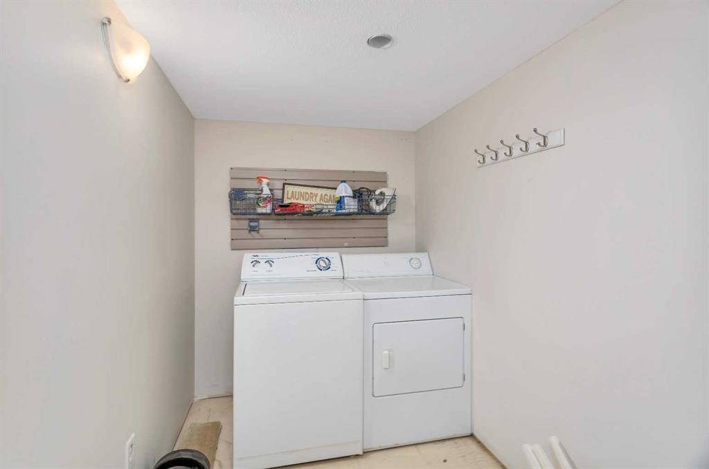 116 Arthur Close, Red Deer, AB - Indoor Photo Showing Laundry Room