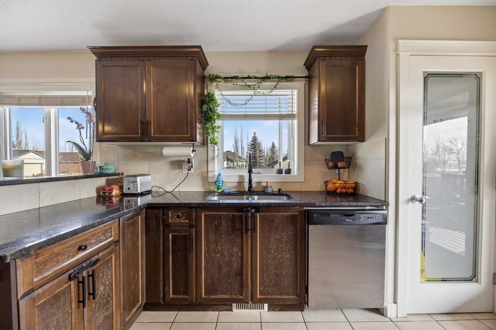 1 Destiny Way, Olds, AB - Indoor Photo Showing Kitchen With Double Sink
