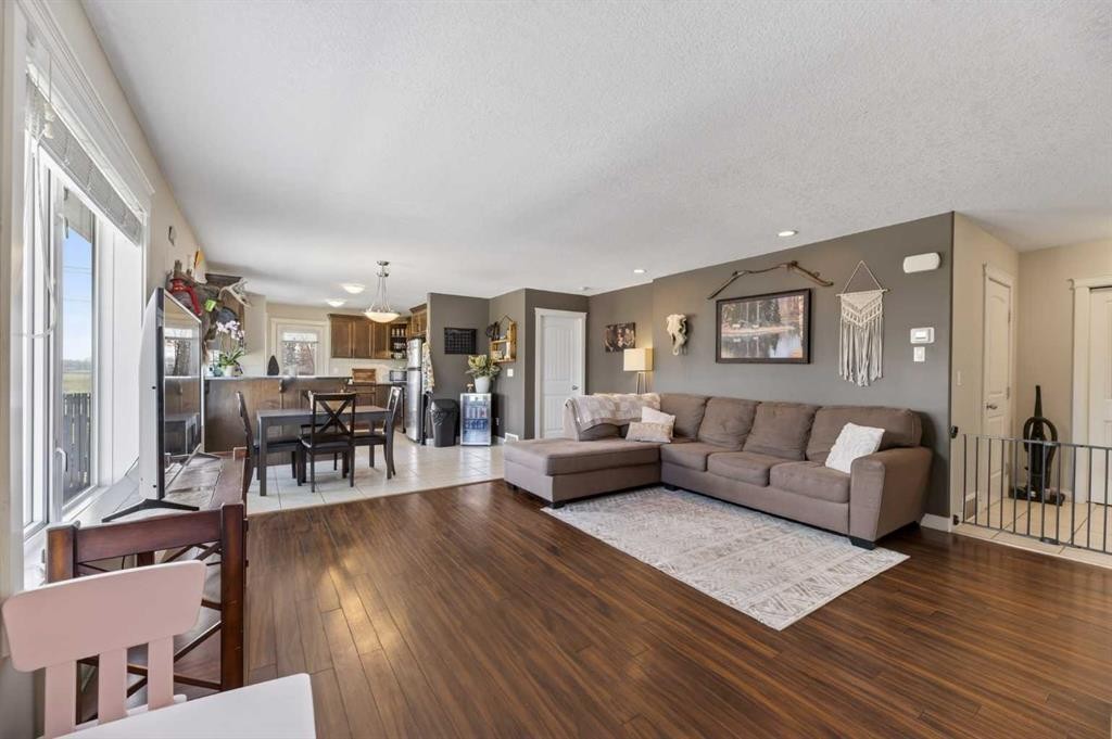 1 Destiny Way, Olds, AB - Indoor Photo Showing Living Room