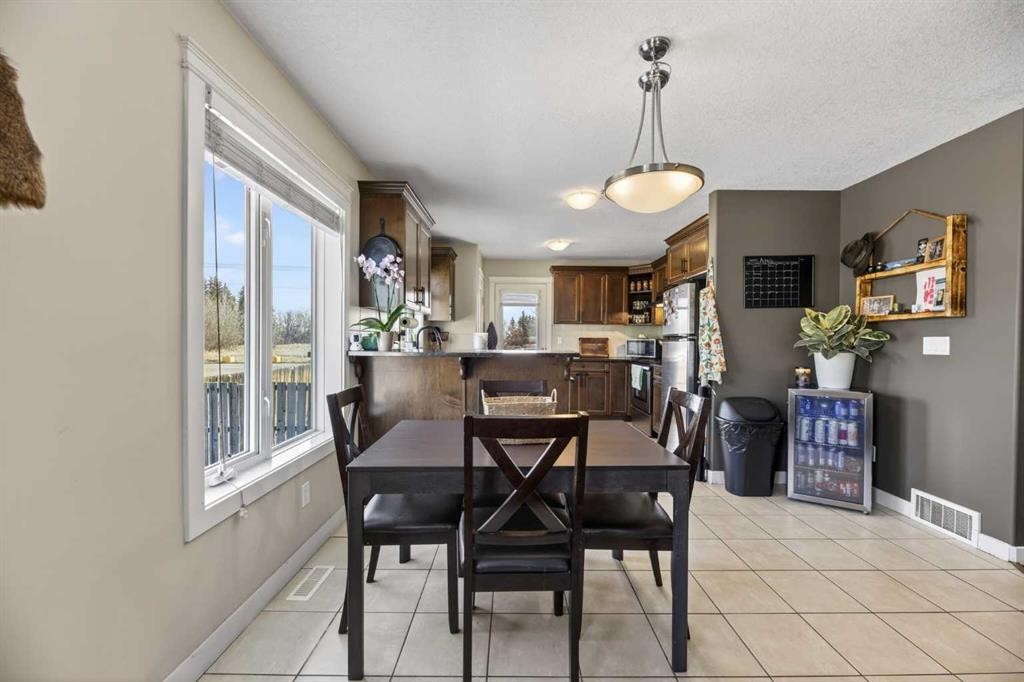 1 Destiny Way, Olds, AB - Indoor Photo Showing Dining Room