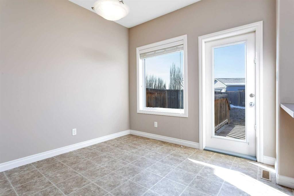 8 Ross Close, Sylvan Lake, AB - Indoor Photo Showing Other Room