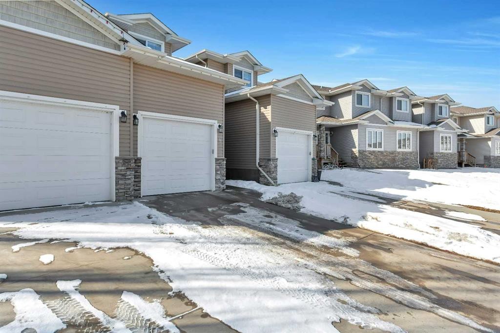 8 Ross Close, Sylvan Lake, AB - Outdoor With Facade