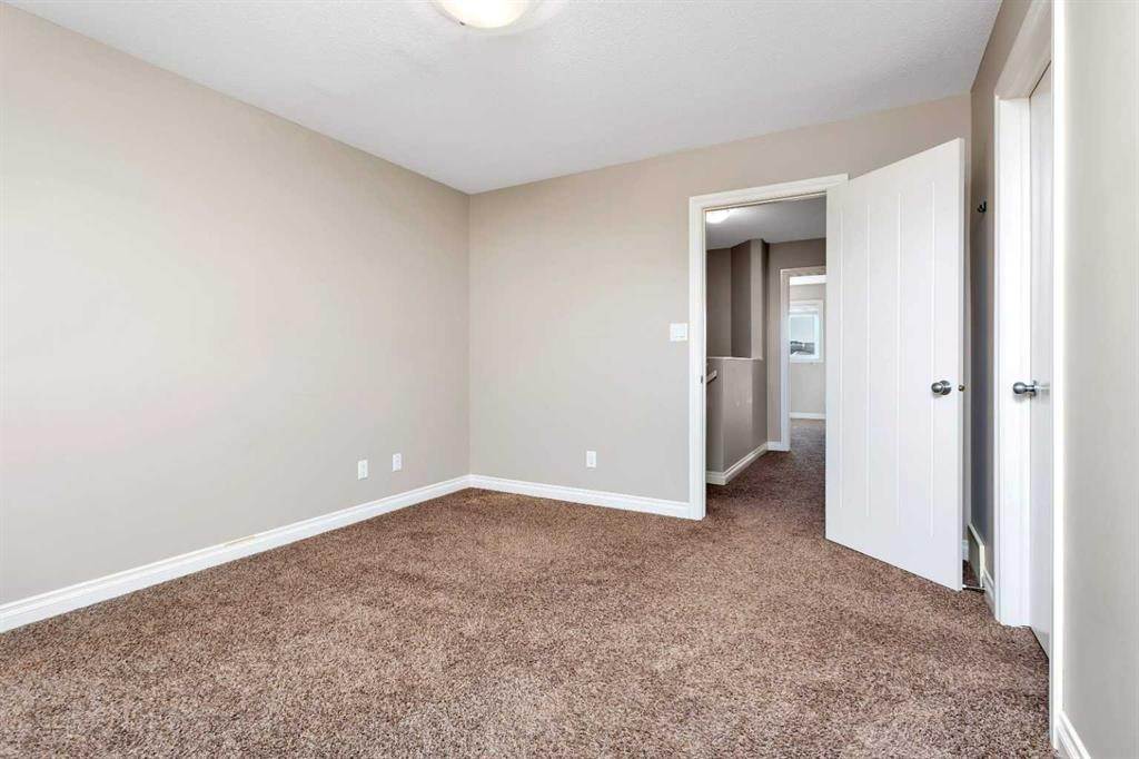 8 Ross Close, Sylvan Lake, AB - Indoor Photo Showing Other Room