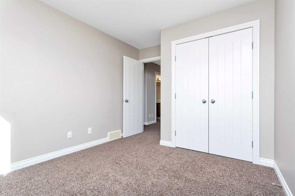 8 Ross Close, Sylvan Lake, AB - Indoor Photo Showing Other Room