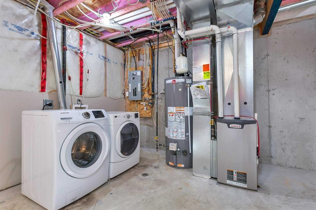 8 Ross Close, Sylvan Lake, AB - Indoor Photo Showing Laundry Room
