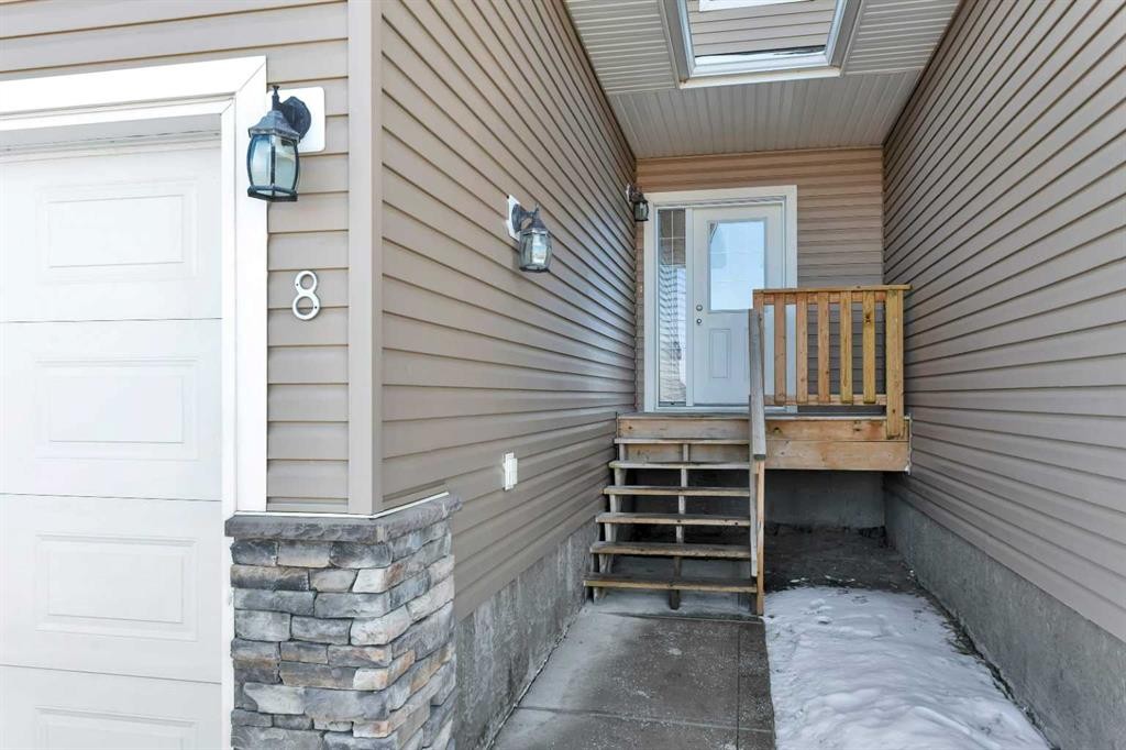 8 Ross Close, Sylvan Lake, AB - Outdoor With Exterior