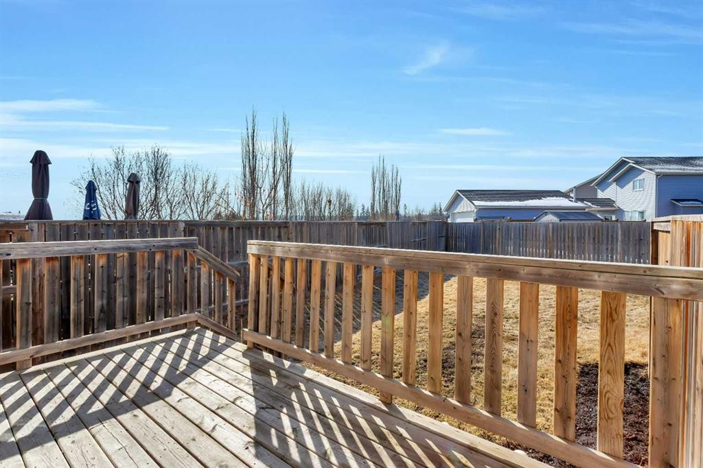 8 Ross Close, Sylvan Lake, AB - Outdoor