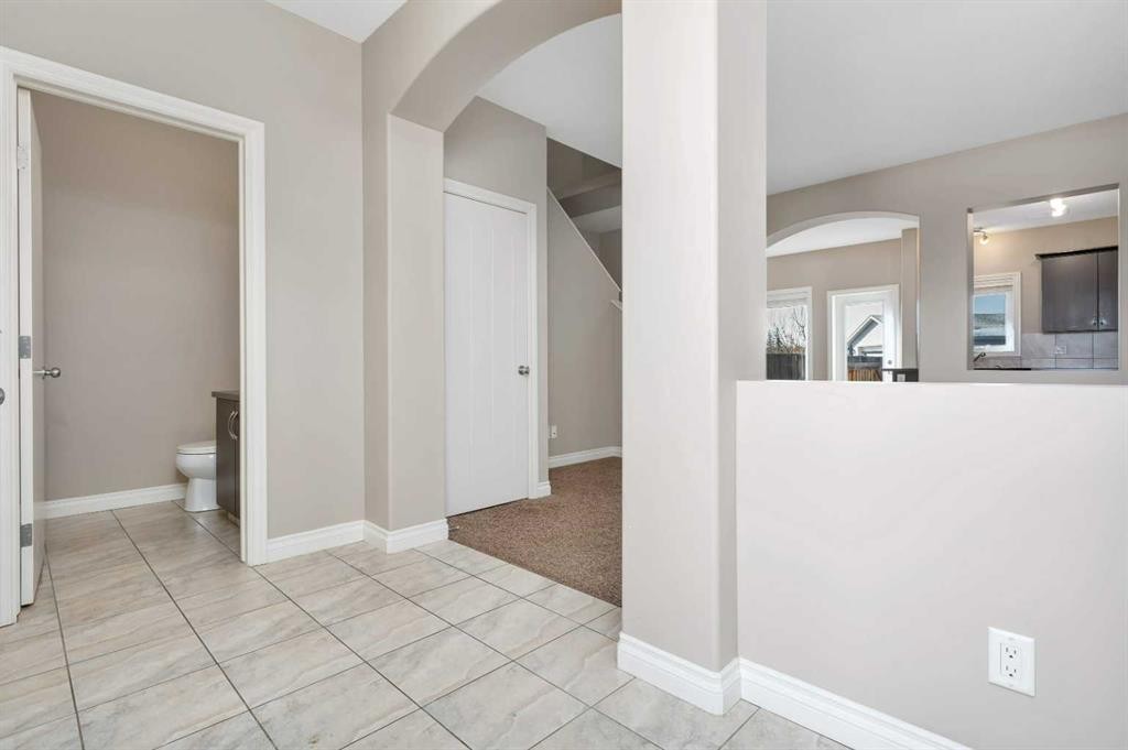 8 Ross Close, Sylvan Lake, AB - Indoor