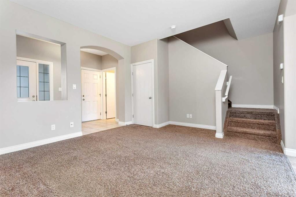 8 Ross Close, Sylvan Lake, AB - Indoor Photo Showing Other Room