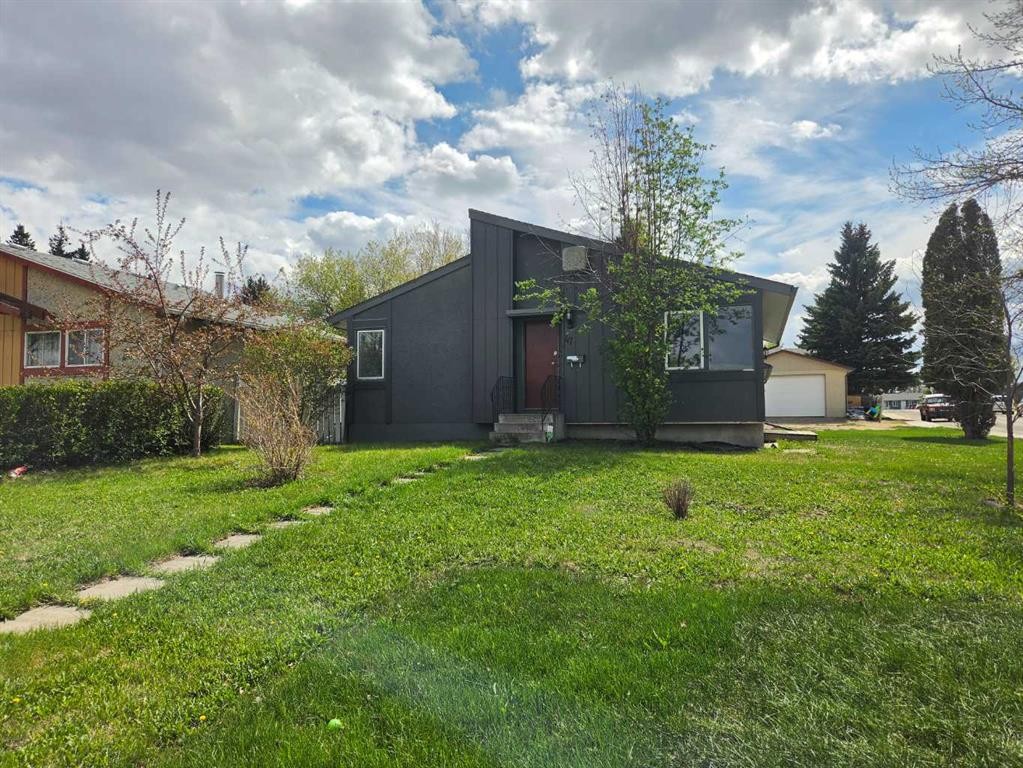 47 Olsen Street, Red Deer, AB - Outdoor